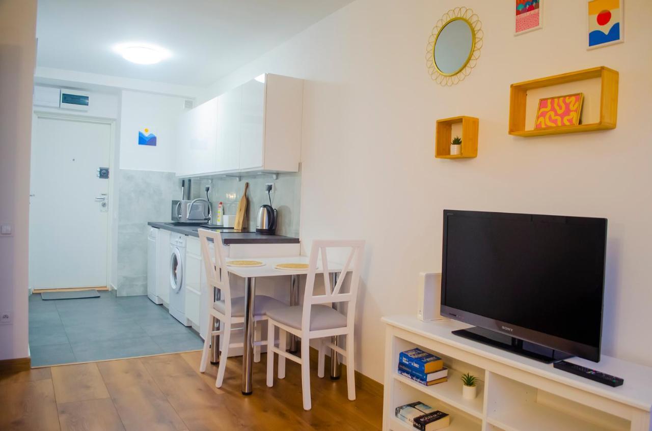 Sweet Life Apartment Next To Metro Station Warsaw Exterior photo
